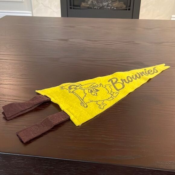 Brownies CAN Girl Guides of Canada Vintage Brownies Flag Great Condition 17.5” - Picture 1 of 6